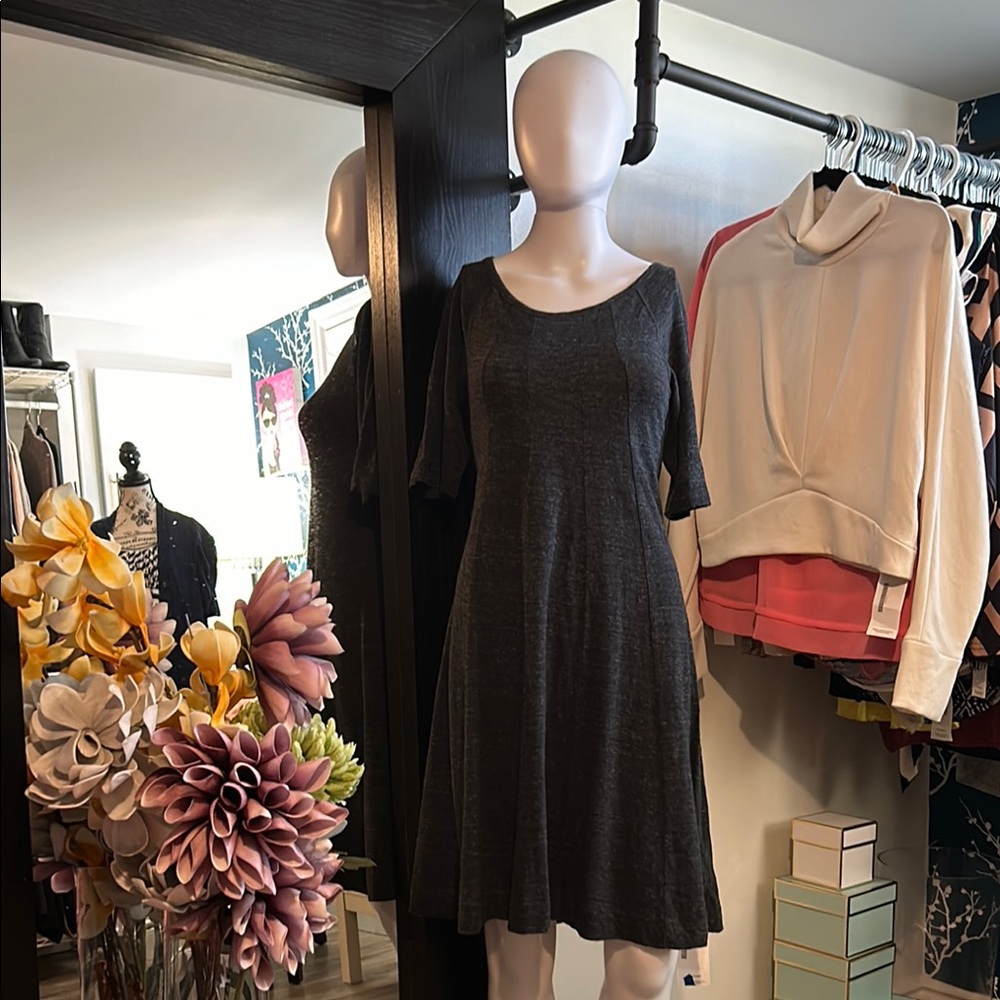 Ganni Charcoal Midi Dress
♥️🛍️